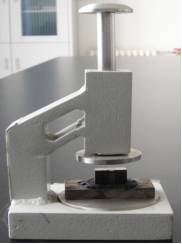 顯微硬度計物鏡及壓頭的碰傷案例分析